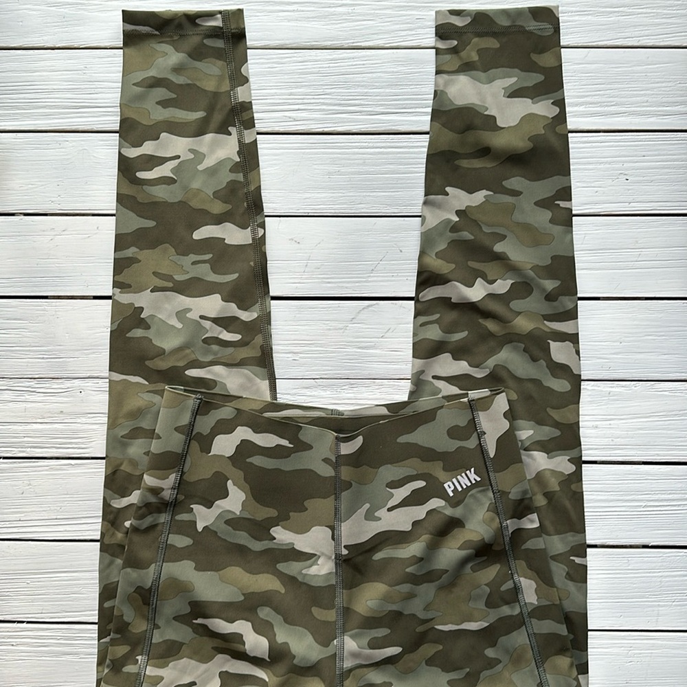 NWT VS PINK Ultimate High Waist Compression Smoothing Waistbnd Legging Camo sz M